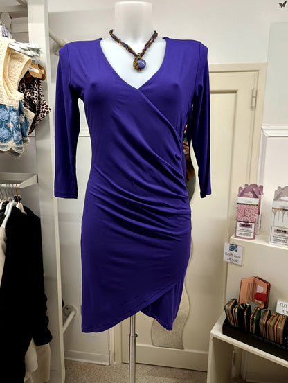 Vestito con drap laterale